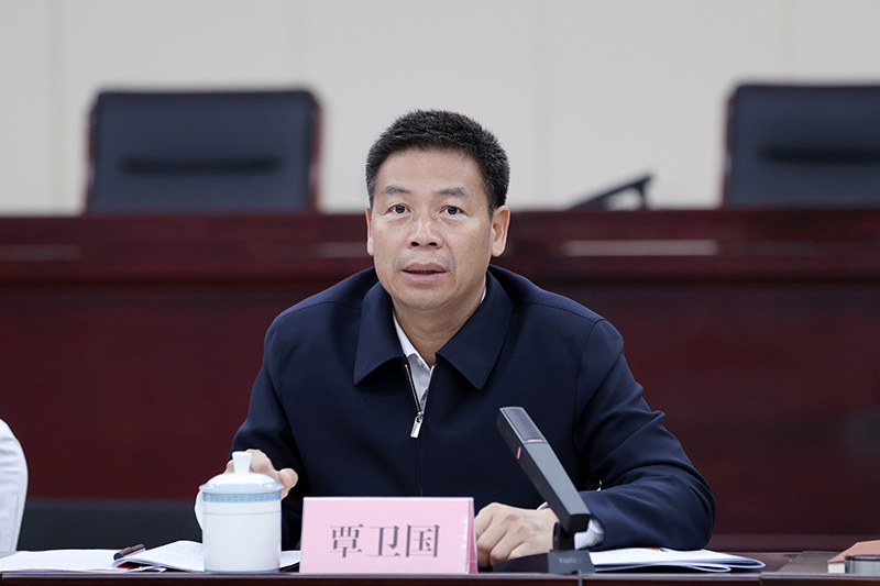 覃卫国在全市安全生产委员会工作专题会议上强调 以“一失万无”的警醒警觉确保“万无一失”的安全