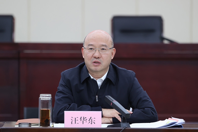 覃卫国在全市安全生产委员会工作专题会议上强调 以“一失万无”的警醒警觉确保“万无一失”的安全